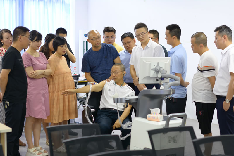 綿陽(yáng)市、江油市醫(yī)療領(lǐng)航者蒞臨我司，共繪健康未來(lái)新篇章！3.jpg
