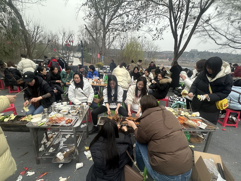 綿陽市先鋒醫(yī)療器械有限公司—— 慶?！?.8婦女節(jié)”，共赴燒烤盛宴，致敬巾幗風采1.jpg